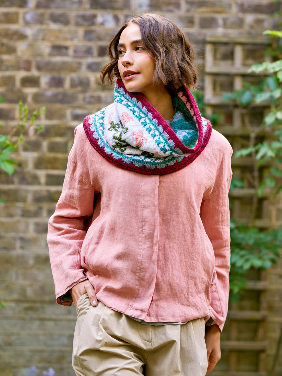 West Yorkshire Spinner Morris DK Golden Lily Reversible Cowl Kit