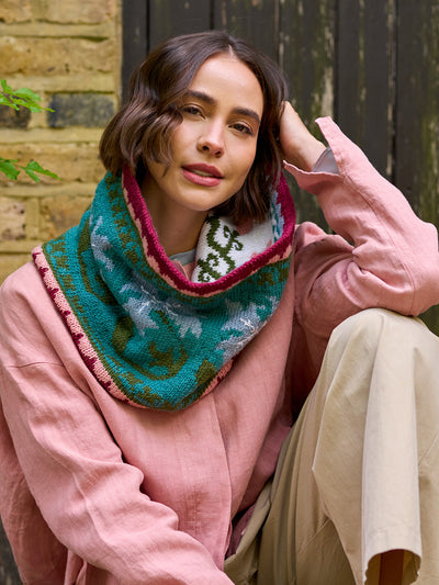 West Yorkshire Spinner Morris DK Golden Lily Reversible Cowl Kit