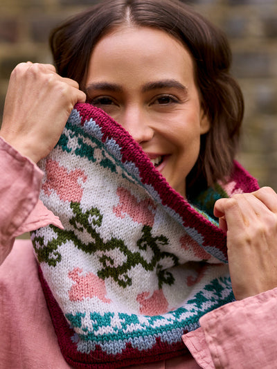 West Yorkshire Spinner Morris DK Golden Lily Reversible Cowl Kit
