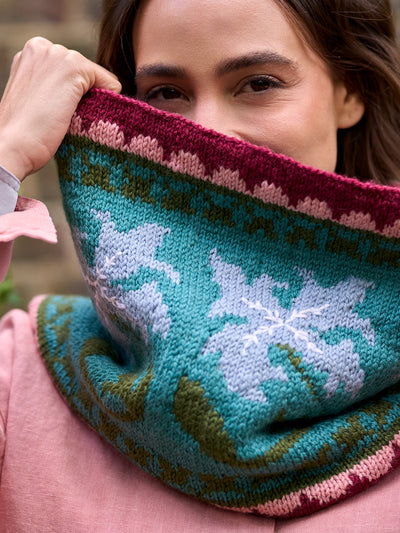 West Yorkshire Spinner Morris DK Golden Lily Reversible Cowl Kit
