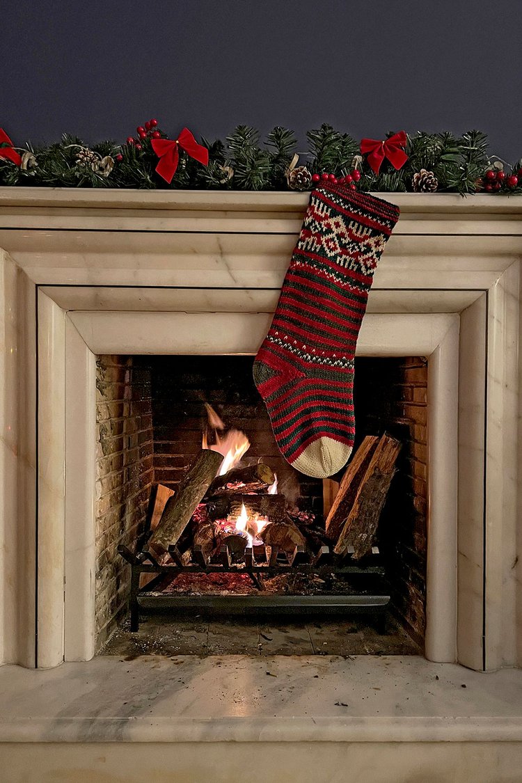 Urth Yarns Baba Noel Stocking Kit
